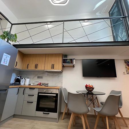 City Center Loft With Private Parking 卡瓦拉 外观 照片