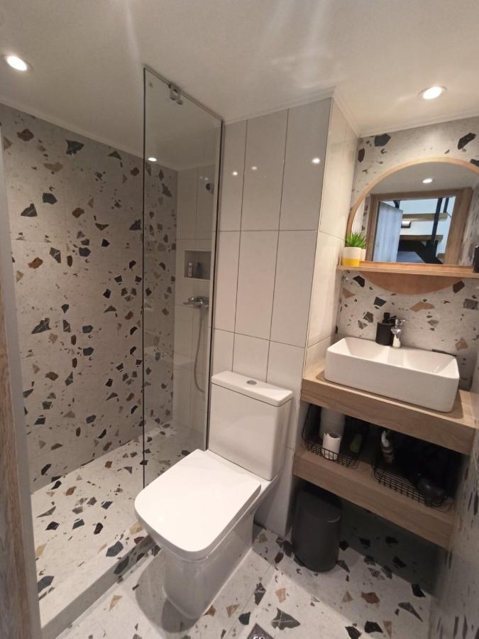 City Center Loft With Private Parking 卡瓦拉 外观 照片