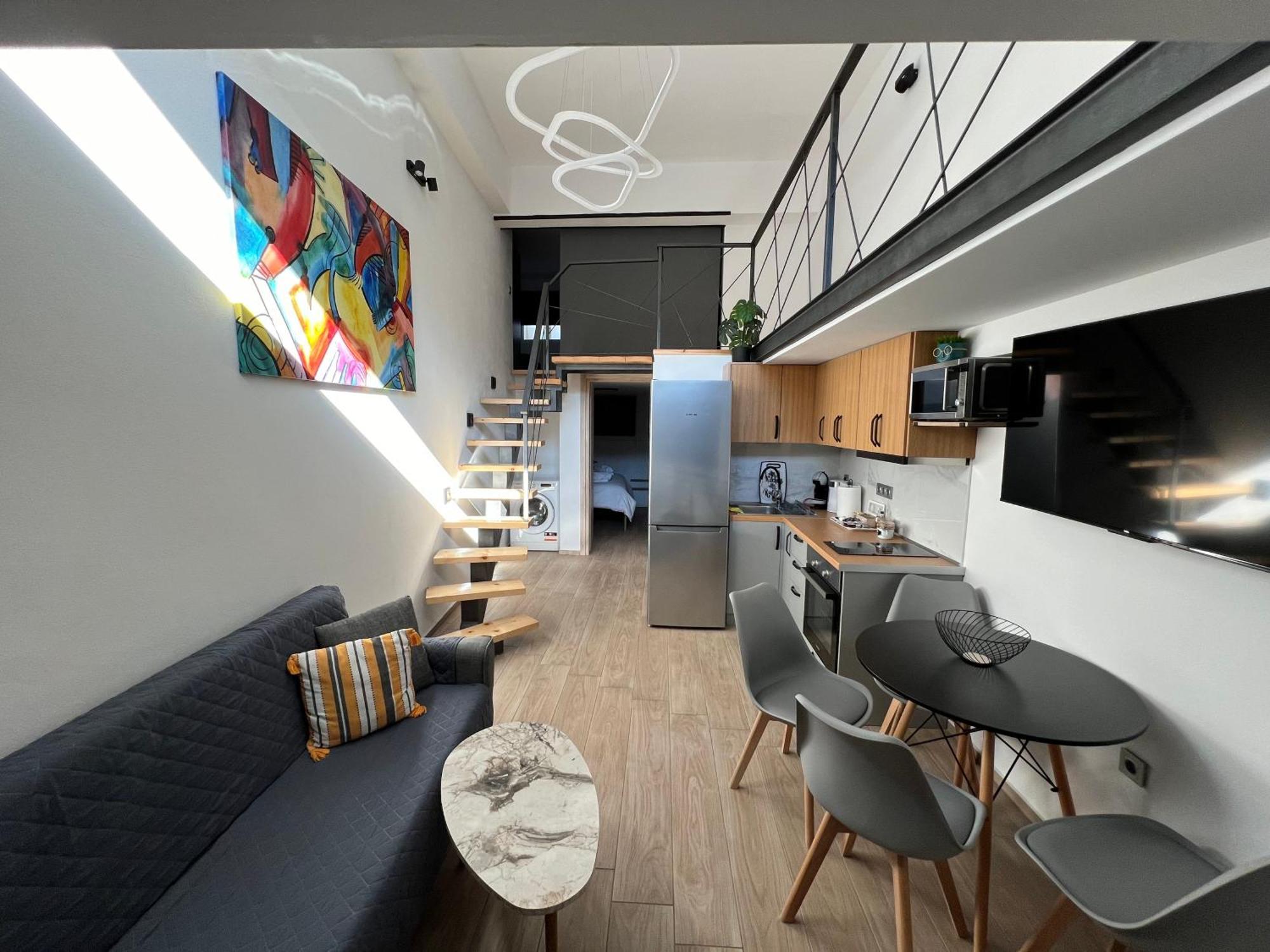 City Center Loft With Private Parking 卡瓦拉 外观 照片