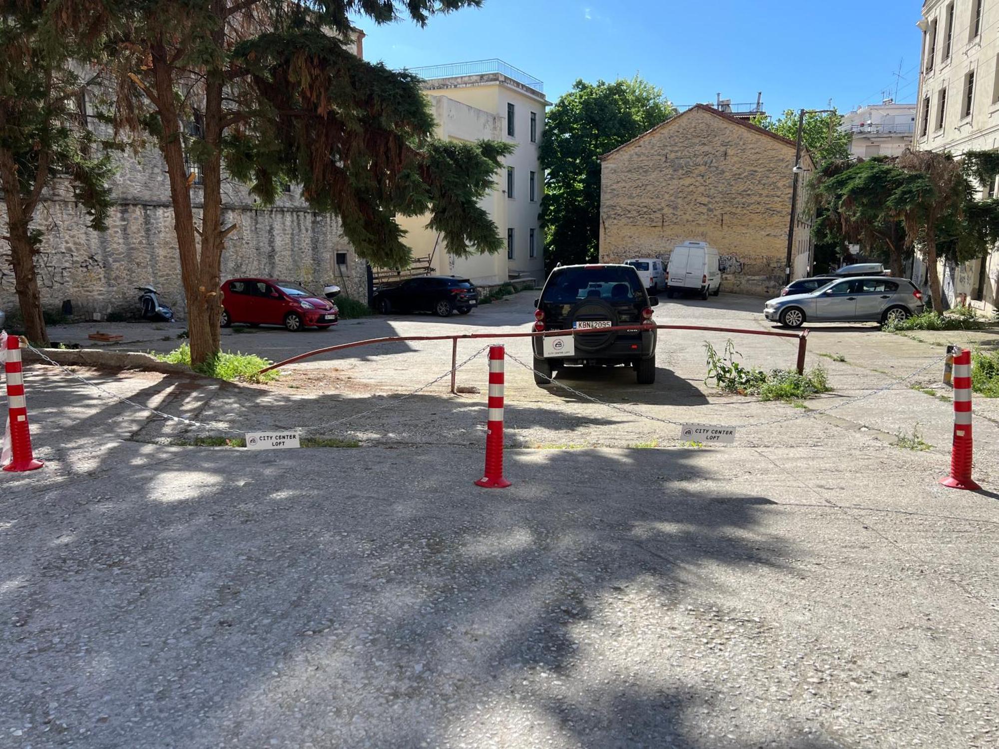 City Center Loft With Private Parking 卡瓦拉 外观 照片