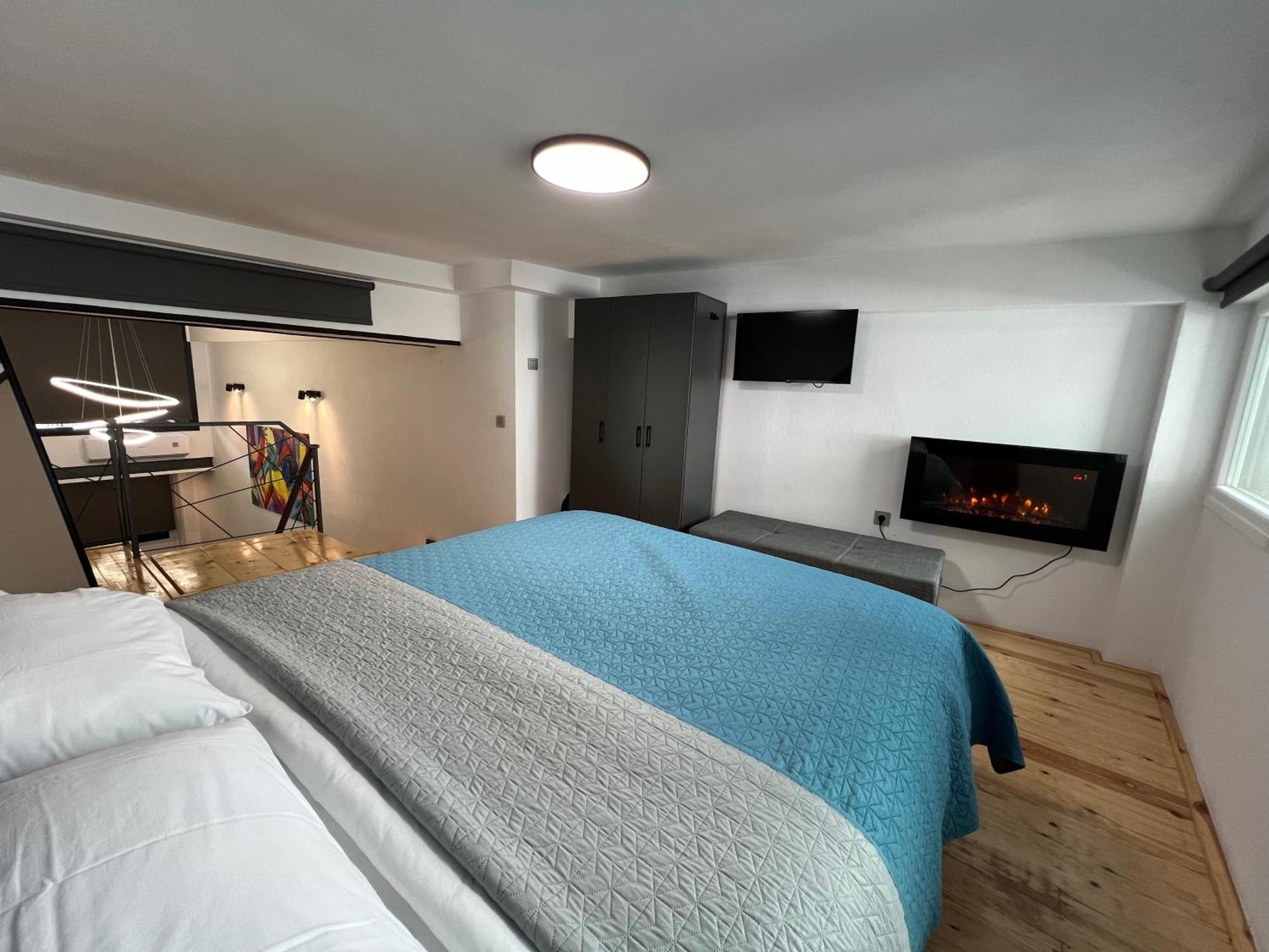 City Center Loft With Private Parking 卡瓦拉 外观 照片