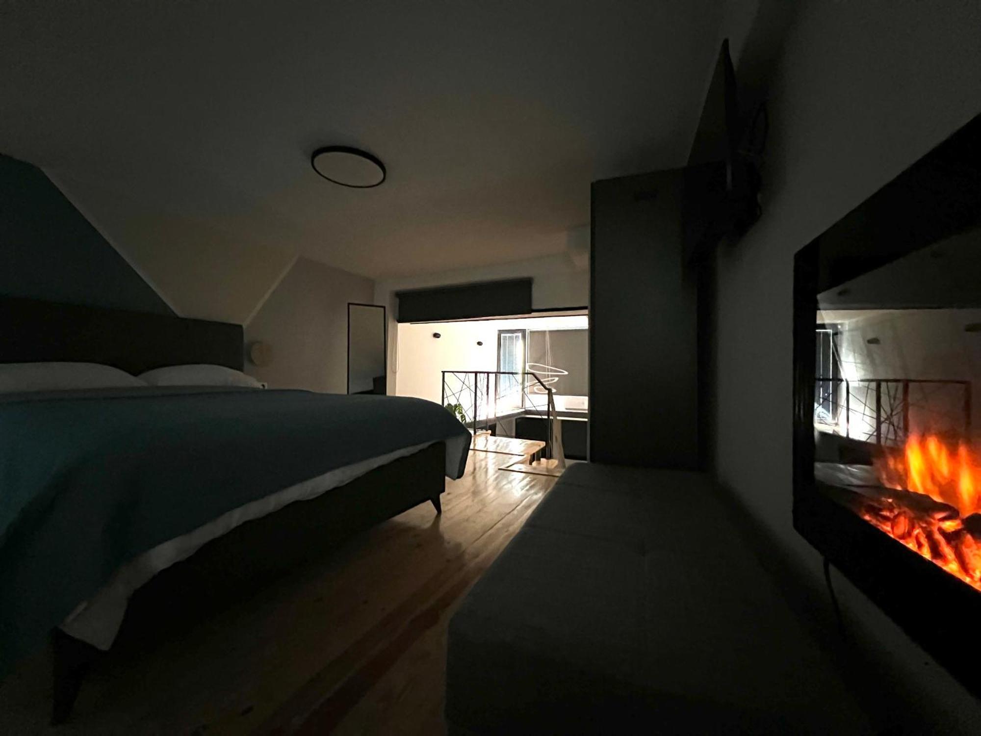 City Center Loft With Private Parking 卡瓦拉 外观 照片
