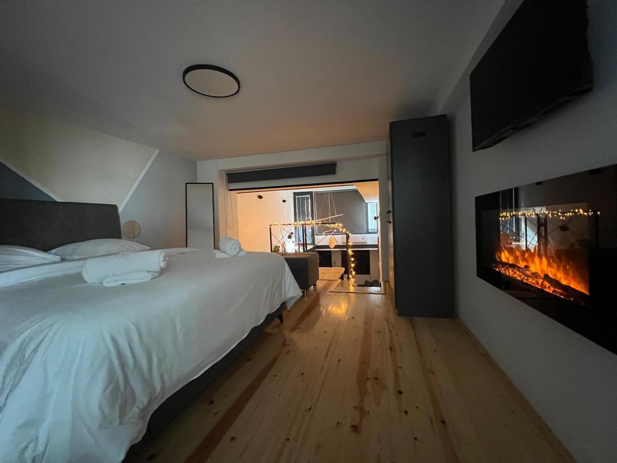 City Center Loft With Private Parking 卡瓦拉 外观 照片